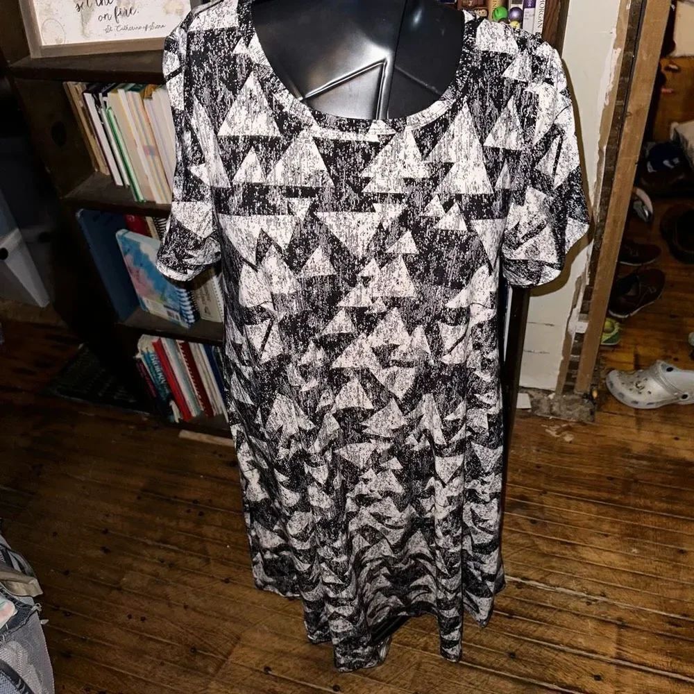 Lularoe black & white triangle artsy legging soft 2x high low dress